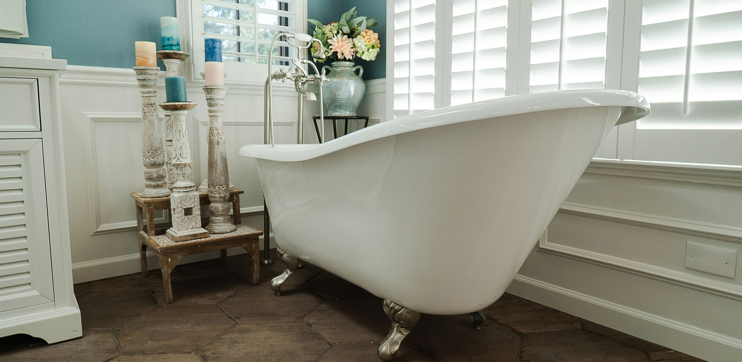 tub lookin out the back door Raindrop Messenger April 2024